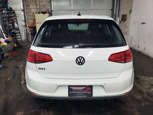 2015 Volkswagen Golf GTI 2.0T SE 4-Door