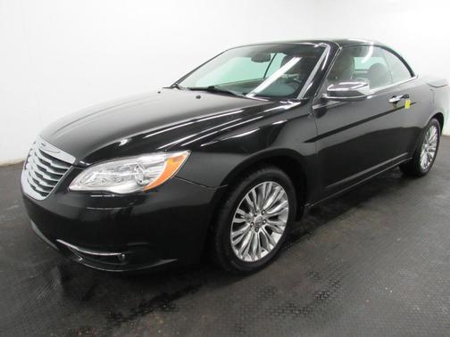 Photo 2 of 21 of 2011 Chrysler 200 Limited