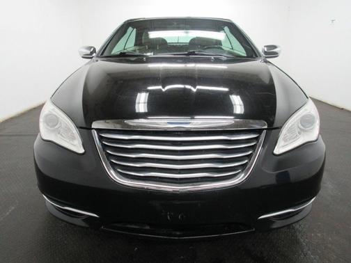 Photo 3 of 21 of 2011 Chrysler 200 Limited