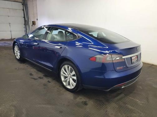 2015 Tesla Model S 90D