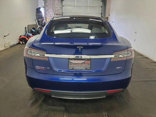 2015 Tesla Model S 90D