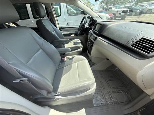 2014 Volkswagen Routan SE