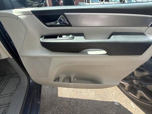 2014 Volkswagen Routan SE