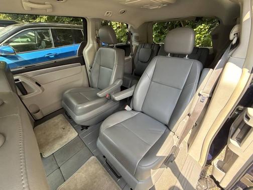 2014 Volkswagen Routan SE