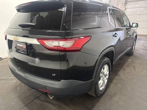 Mosaic Black Metallic 2018 Chevrolet Traverse LT Cloth