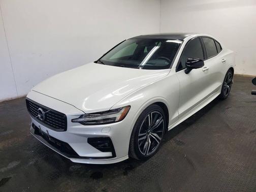 2022 Volvo S60 T5 R-Design