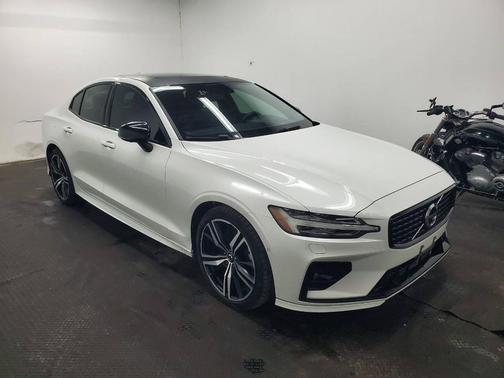 2022 Volvo S60 T5 R-Design