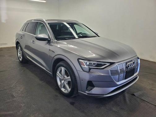 2019 Audi e-tron Premium Plus