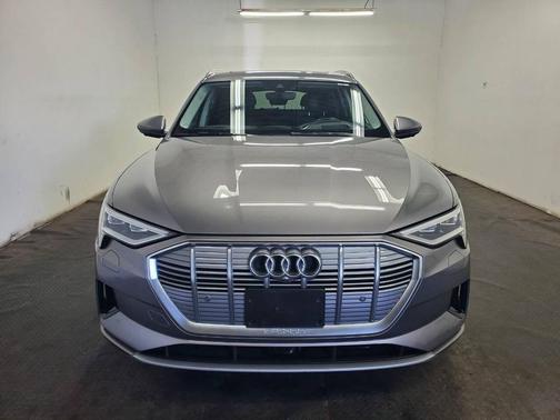 2019 Audi e-tron Premium Plus