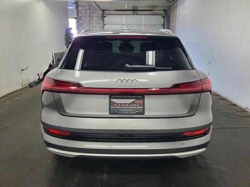 2019 Audi e-tron Premium Plus