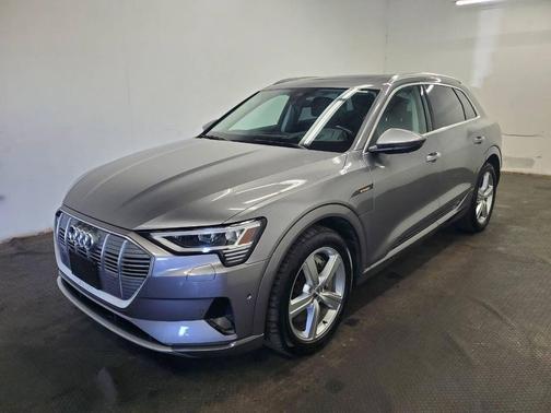 2019 Audi e-tron Premium Plus