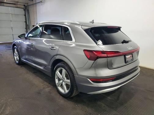 2019 Audi e-tron Premium Plus