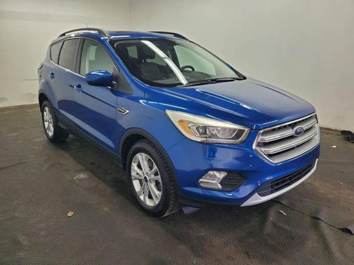 Lightning Blue Metallic 2017 Ford Escape SE