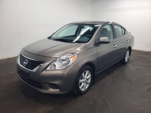Magnetic Gray 2014 Nissan Versa 1.6 SV