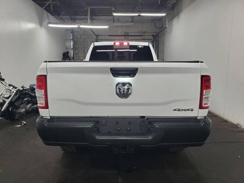 2022 RAM 3500 Tradesman Crew Cab 4x4 8' Box