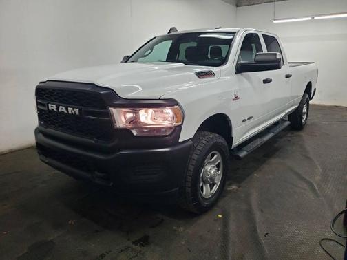 2022 RAM 3500 Tradesman Crew Cab 4x4 8' Box