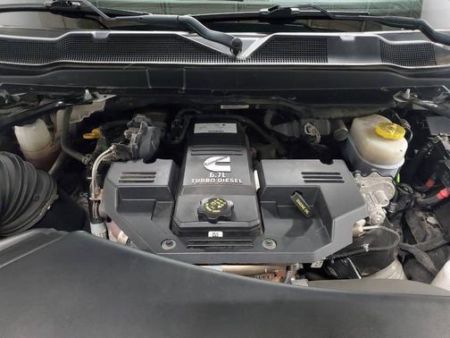 2022 RAM 3500 Tradesman Crew Cab 4x4 8' Box