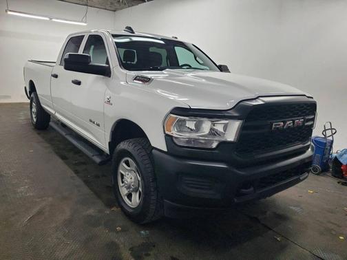 2022 RAM 3500 Tradesman Crew Cab 4x4 8' Box