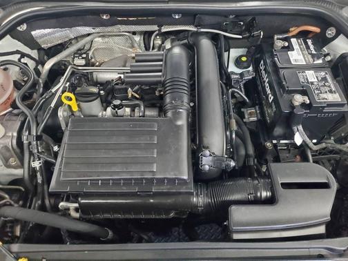 White 2018 Volkswagen Jetta 1.4T SE