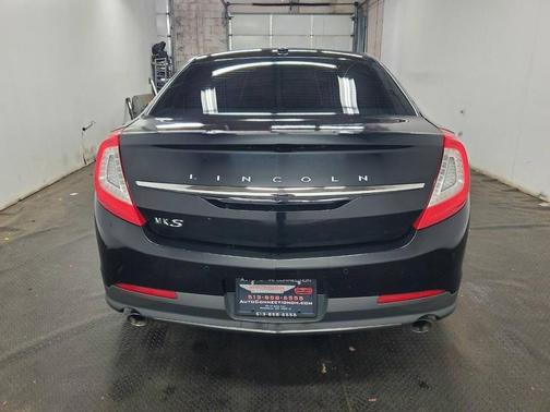 2016 Lincoln MKS Base