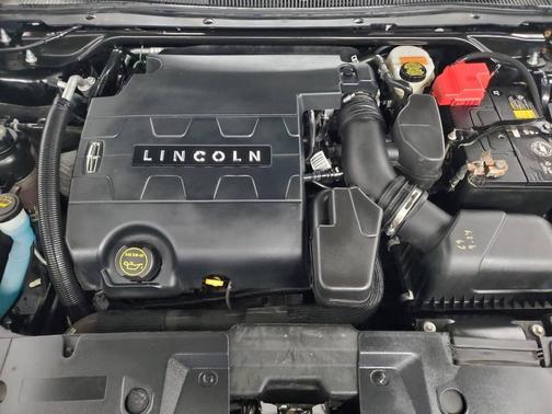 2016 Lincoln MKS Base