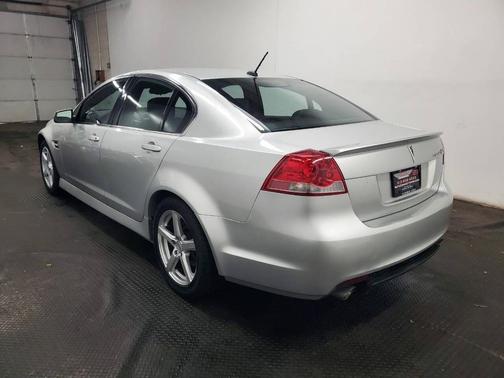 2009 Pontiac G8 Base w/Bluetooth 4dr Sedan