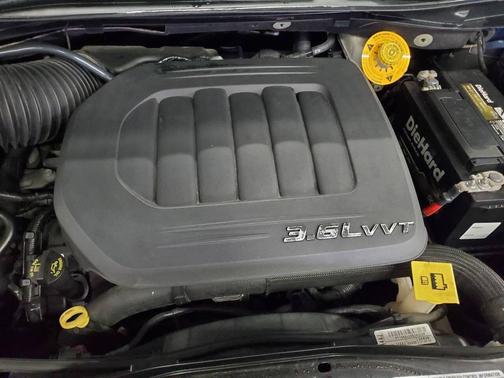 2014 Volkswagen Routan SE