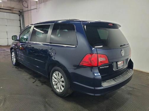 2014 Volkswagen Routan SE