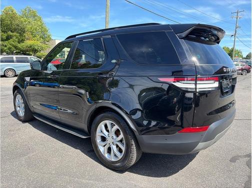 Black 2019 Land Rover Discovery SE