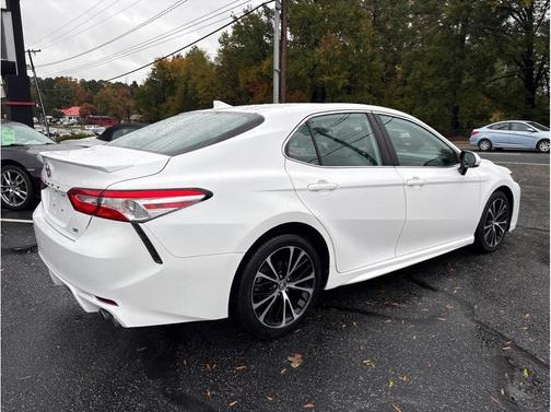 2020 Toyota Camry SE