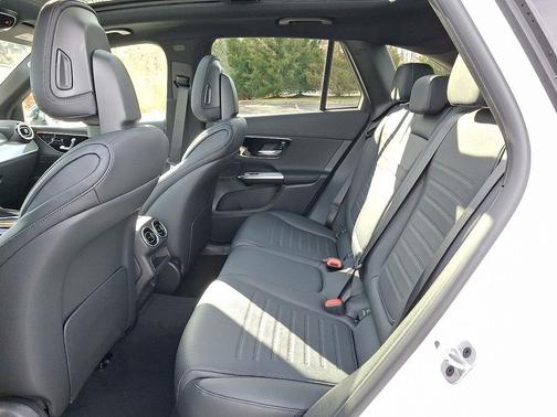 2026 Mercedes-Benz GLC 300 4MATIC