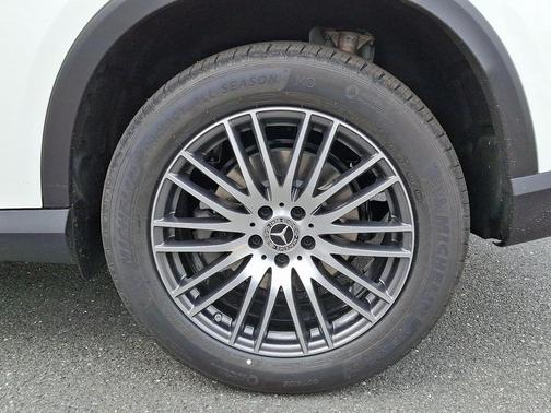 2025 Mercedes-Benz GLC 300 4MATIC