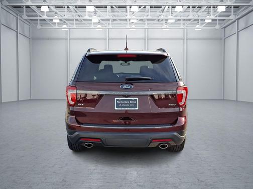 Burgundy 2018 Ford Explorer XLT