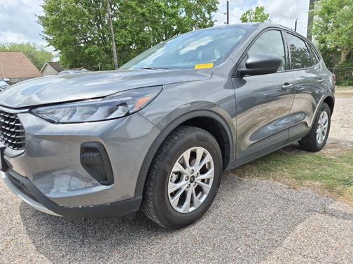 Carbonized Gray Metallic 2025 Ford Escape Active