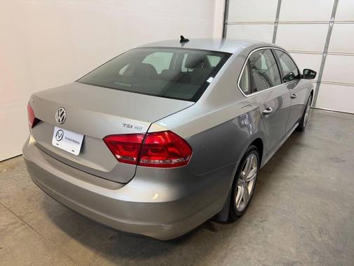 2014 Volkswagen Passat 1.8T Auto SE w/Sunroof & Nav