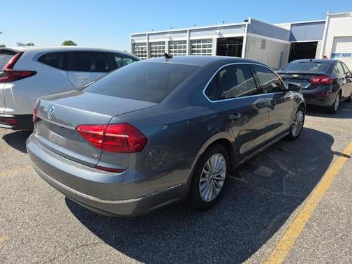 2016 Volkswagen Passat 1.8T SE