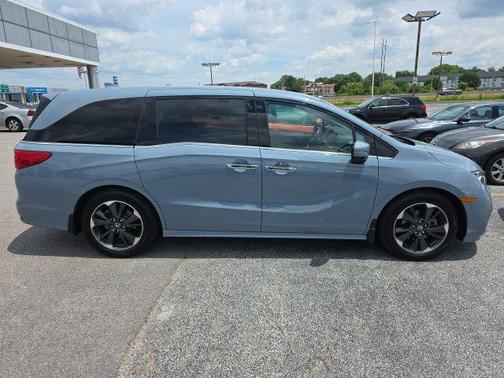 Sonic Gray Pearl 2024 Honda Odyssey Elite
