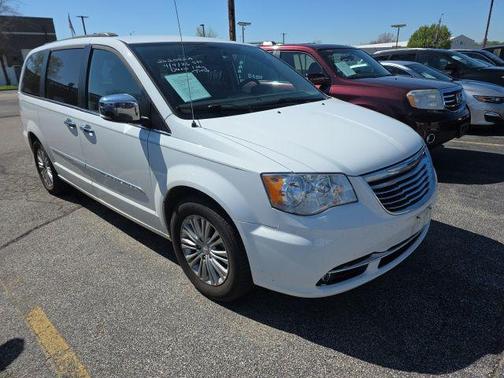 2015 Chrysler Town & Country Touring-L