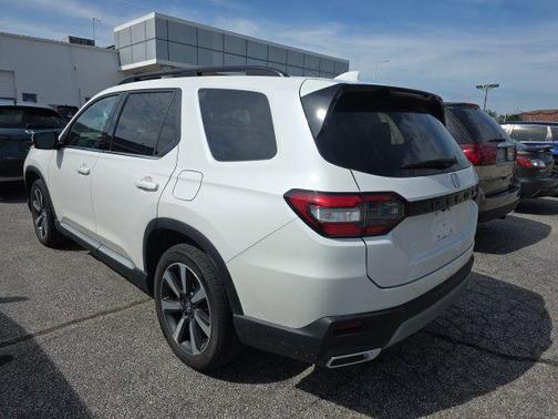 +wy 2025 Honda Pilot Touring 8-Passenger