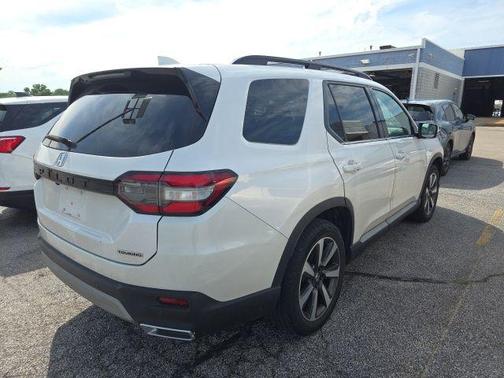 +wy 2025 Honda Pilot Touring 8-Passenger