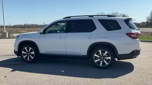 +wy 2025 Honda Pilot Touring 8-Passenger