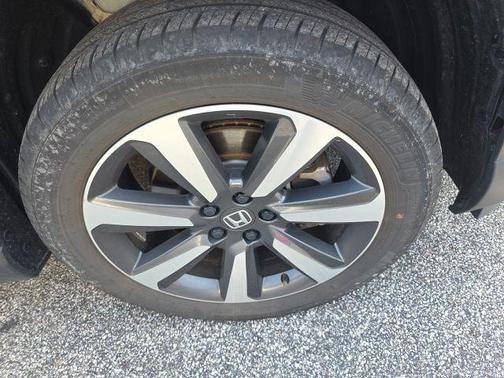 +wy 2025 Honda Pilot Touring 8-Passenger