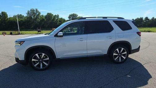 +wy 2025 Honda Pilot Touring 8-Passenger