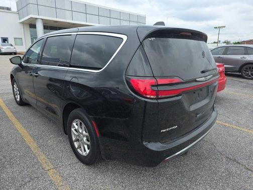 Diamond Black Crystal Pearlcoat 2025 Chrysler Pacifica L