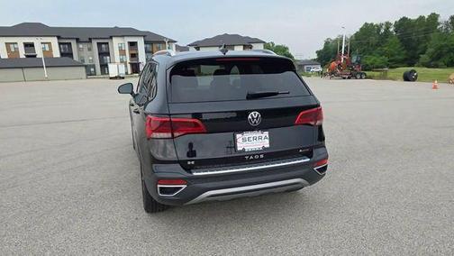 Deep Black Pearl 2022 Volkswagen Taos 1.5T SE