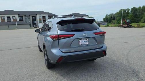Moon Dust 2022 Toyota Highlander XLE