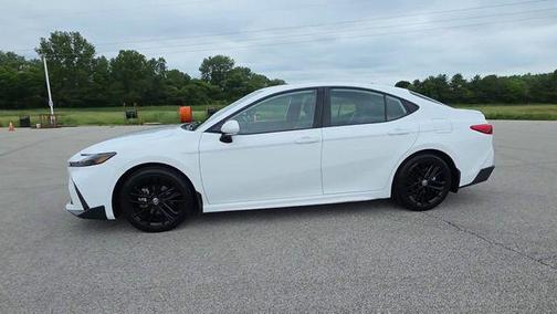 Ice Cap 2025 Toyota Camry SE