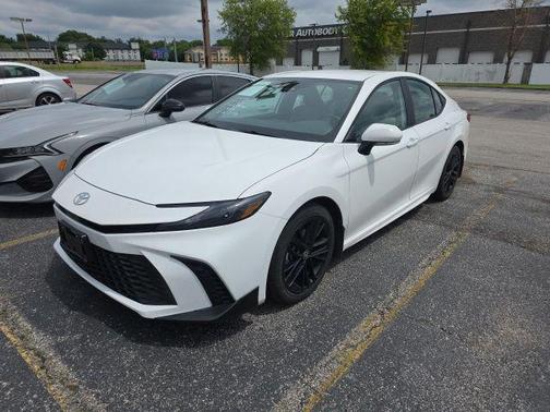 Ice Cap 2025 Toyota Camry SE