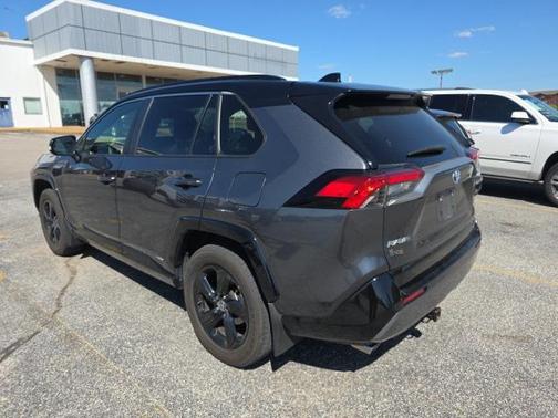 2020 Toyota RAV4 Hybrid SE