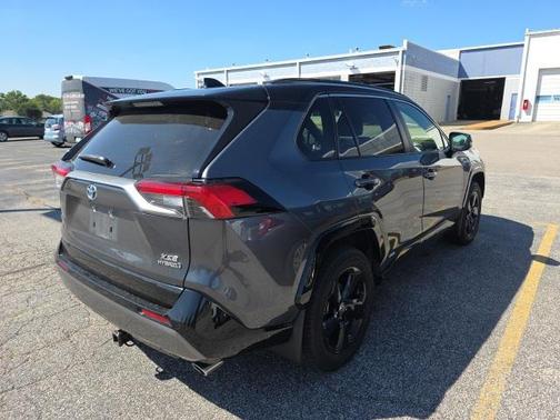 2020 Toyota RAV4 Hybrid SE